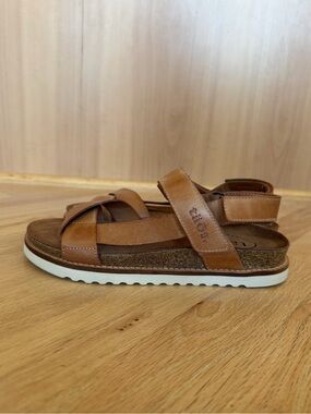 Taos Sideways Leather Sandals NWOT